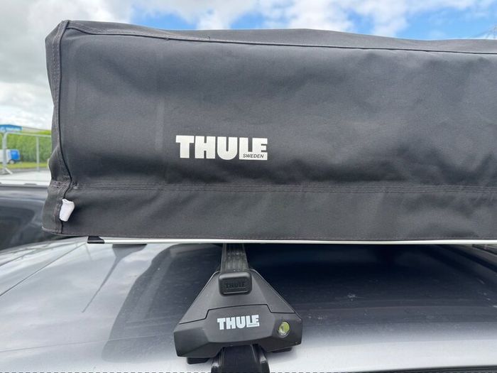 Thule Approach Rooftop Tent  Like New + (2) Bonus