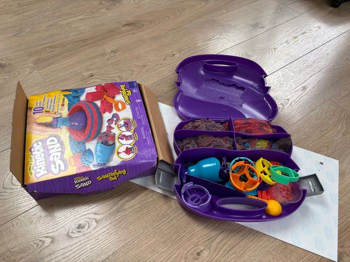 Kinetic sand