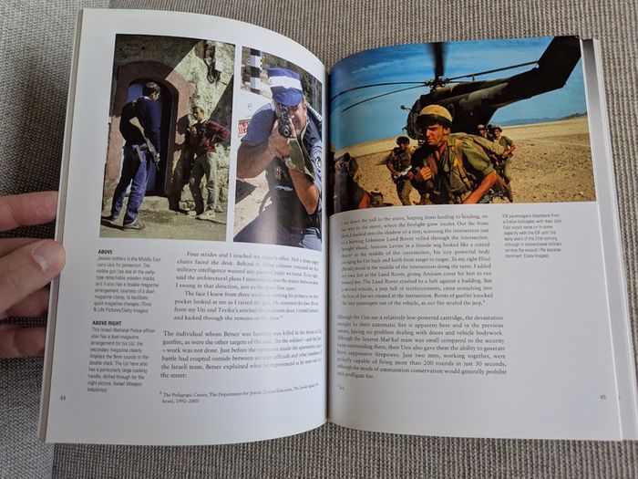 The Uzi Submachine Gun - Chris McNab - Osprey Weapon 12 - 2011 First Edition