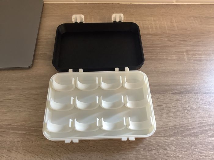 Taylormade gold ball holder (Free Delivery)