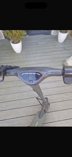 e scooter needs battery replacement and charger (can buy from Amazon)