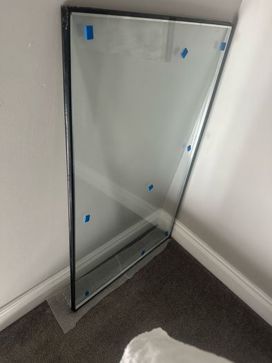 Double glazed glass unit