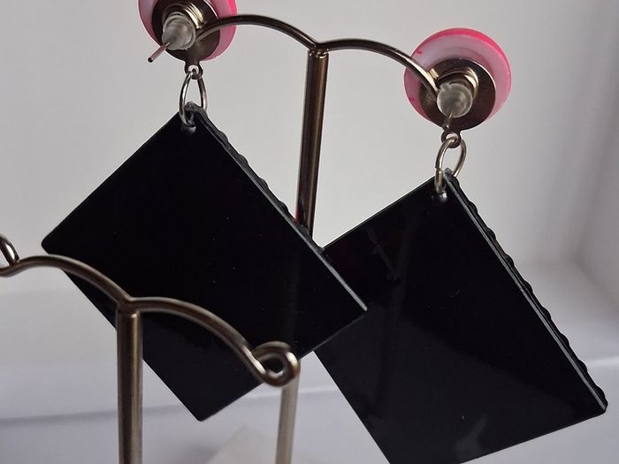 Neon Fuchsia Pink & Black Retro Vibe Earrings