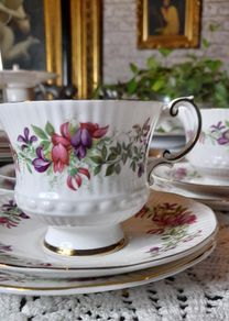 Vintage "Elizabeth " fuchsia tea set
