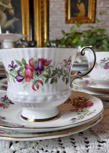 Vintage "Elizabeth " fuchsia tea set