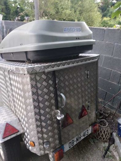 Camping trailer