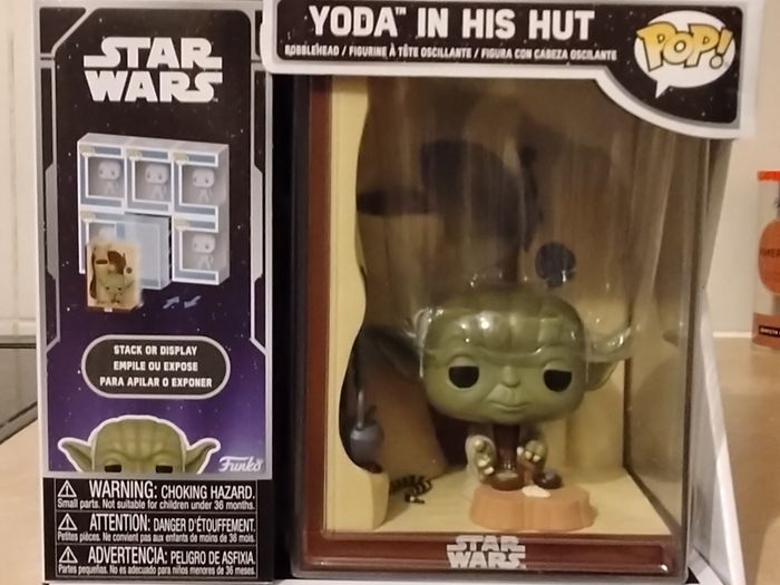 Funko Pop Culture! Star Wars Yoda in his Hut