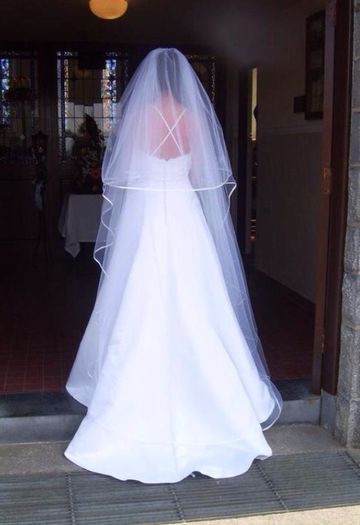 Wedding dress Pronovias white satin size 8-10