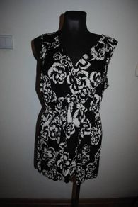 Evans Black&White top size UK16/18 EUR44/46 Postage included