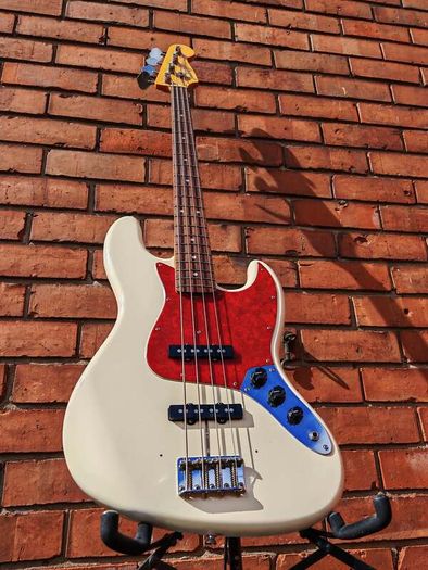 Fender Japan '62 Reissue Jazz Bass (Delivery available)