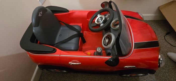 Mini Cooper Ride-On Car - Great Condition + New Battery