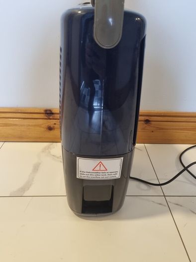 DeLonghi Tasciugo Ariadry Dehumidifier for parts or repair
