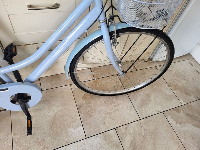 ladies bike (LIKE NEW)