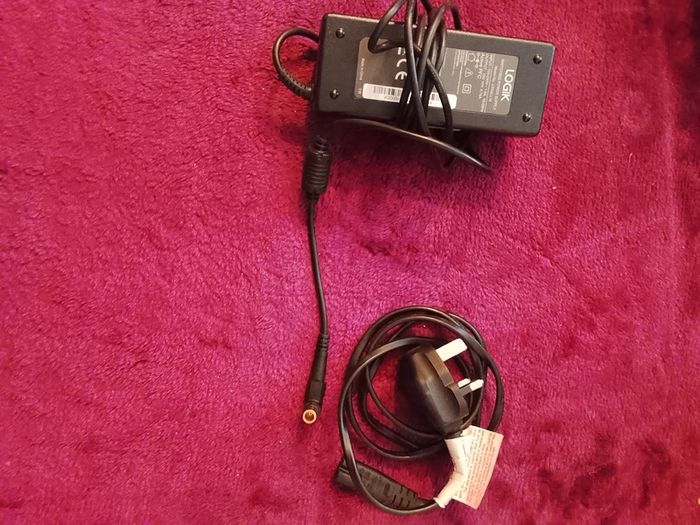 LOGIK LPDELL16 Laptop Power Adapter