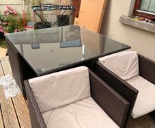 garden table and chairs