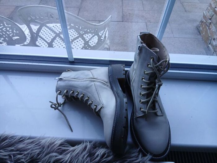 women's boots and shoes