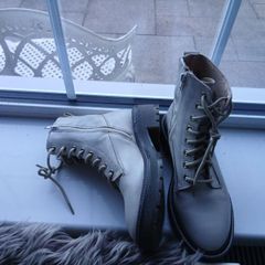 women's boots and shoes