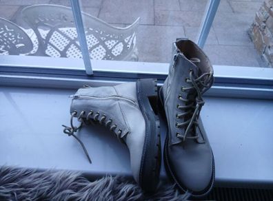 women's boots and shoes