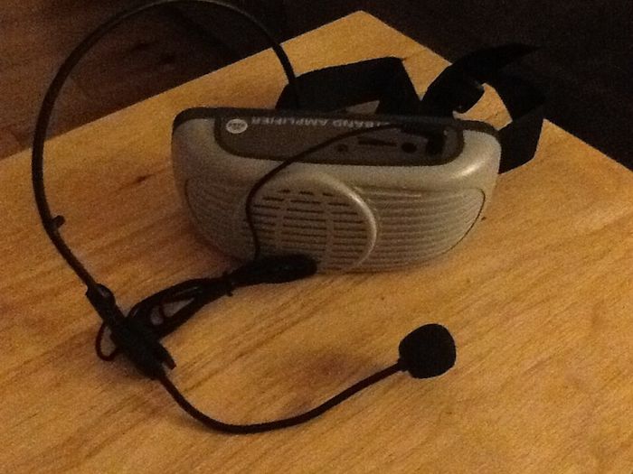 Portable public address tour guide waistband amplifier