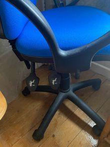 Excellent office chair-hardly used, adjustable