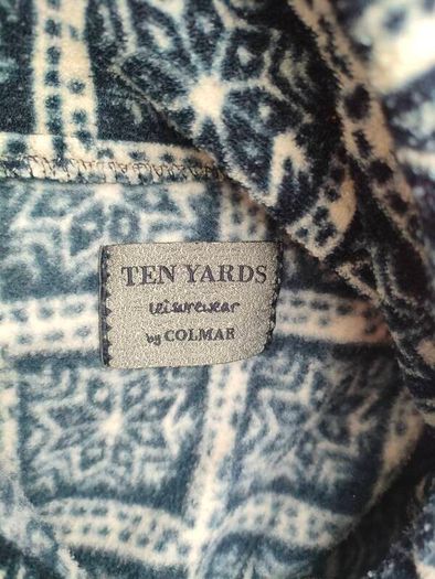 Ten yards by Colmar Navy and white fleece sweater