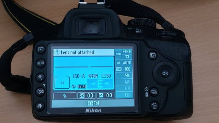Nikon D3200 near mint only 2K shots
