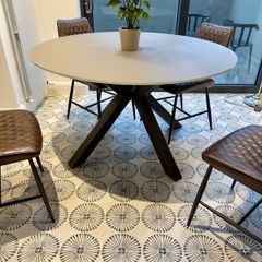 Round dining table tempered glass