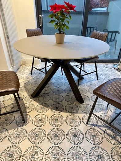 Round dining table tempered glass