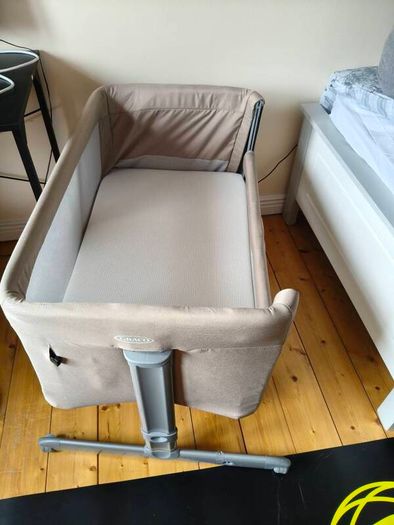Graco Next to me Bedside Crib
