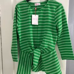 Ladies BNWT top size M