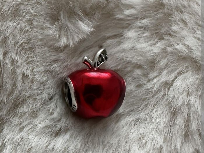 Pandora Disney Snow White Poison Apple charm Brand New
