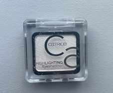 Highlighting eyeshadow