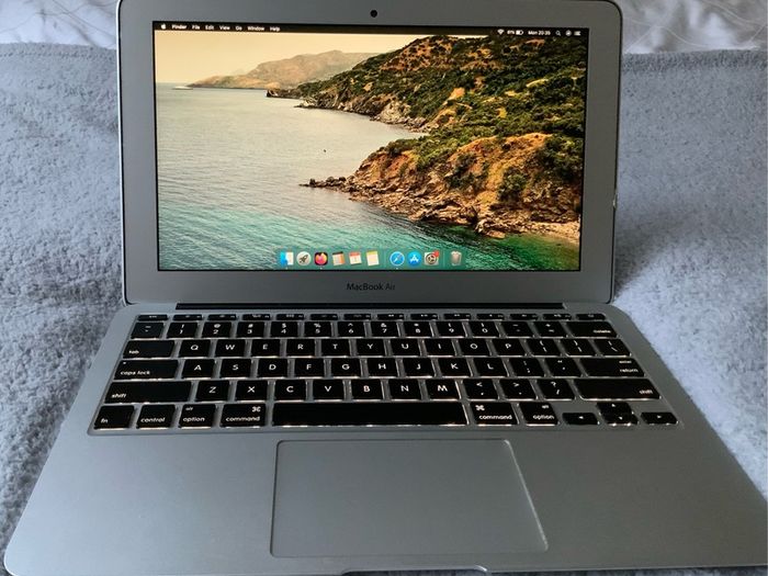 Apple MacBook Air 11 Inch Mid 2013 128GB SSD