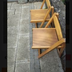 Foldable dining chair in solid wood