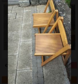 Foldable dining chair in solid wood