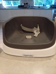 Baby feeding booster seat