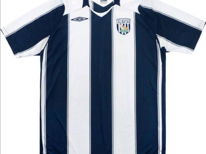 WBA West Bromwich Albion Football Shirt. NEW IN BAG WITH TAG  2008/09 premiership season. no sponsor. Size M Medium. genuine Umbro WBA home Jersey, navy/white stripes, football shirt top baggies.