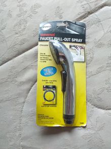 Single-Handle Pull-Out Sprayer Kitchen Faucet Spray Head in Chrome