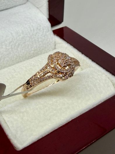 Diamond 9K (375) Rose Gold SGL Certified Pink Diamond Cluster Ring.