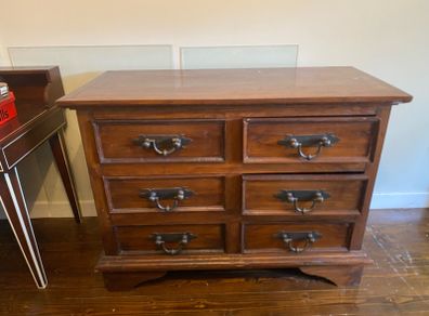 Chest of drawers