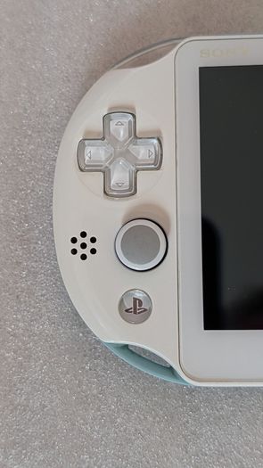 Sony PlayStation PS Vita Slim : White & Light Blue