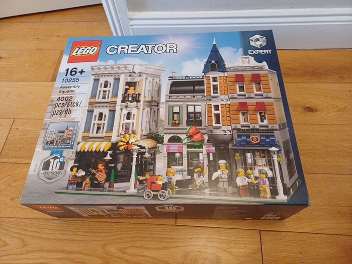 Lego  Creator Expert Assmbly Square