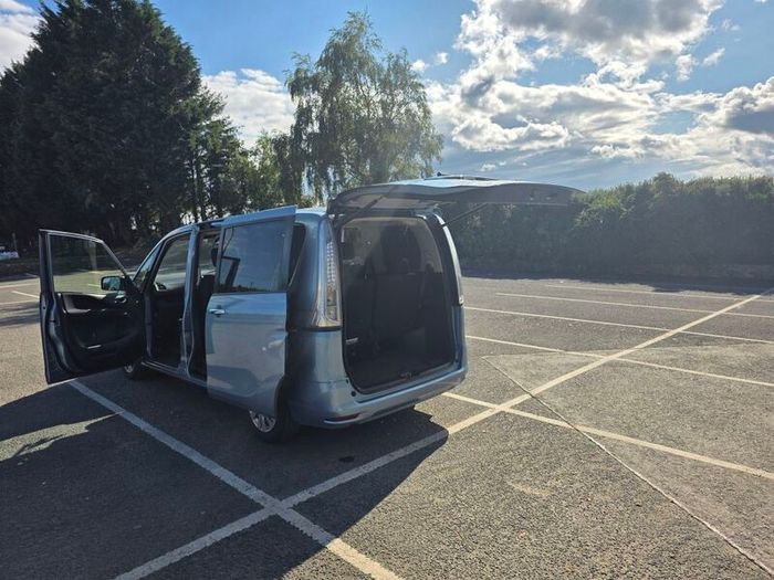 2013 Nissan Serena