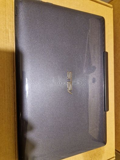 ASUS LaptopTablet CN9935, Windows 8, 2GB Ram 64GB HDD, Intel Atom CPU Z3740 1.33GHz in excellent condition