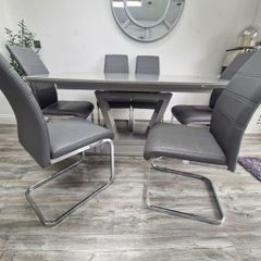 Extendable dining table and 6 chsirs