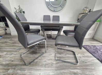 Extendable dining table and 6 chsirs