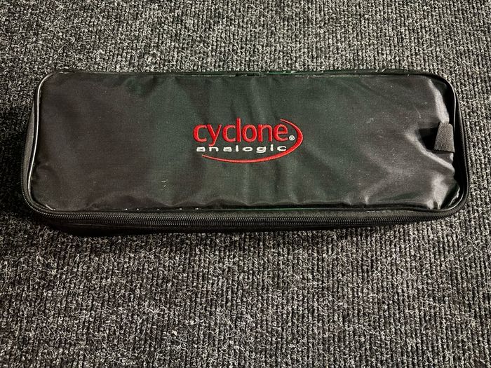 Cyclone Analogic TT-303 Bass Bot