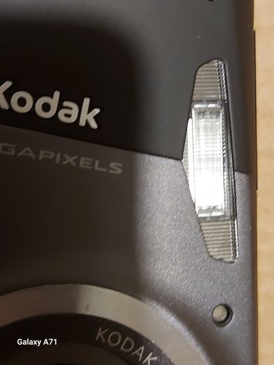 Kodak Easyshare M530 12 MP Digital Camera with 3x Wide Angle Optical Zoom and 2.7-Inch LCD