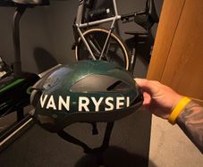 Sam Bennett RCR decathlon helmet aero helmet size large worn handful of times unbelievable helmet beautiful