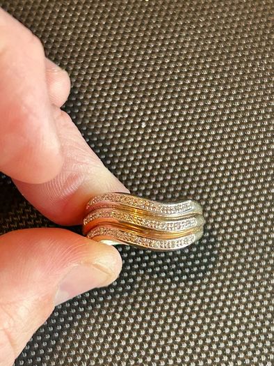 Ladies 9ct Gold Diamond Ring yellow white and rose gold top
